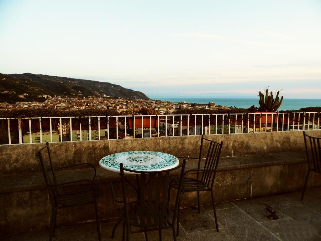 Hotel Ristorante Le Clarisse Амантеа Екстериор снимка