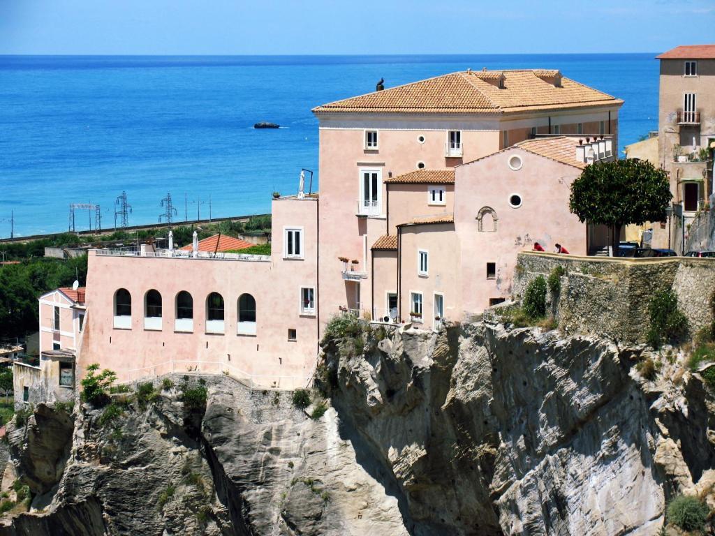 Hotel Ristorante Le Clarisse Амантеа Екстериор снимка